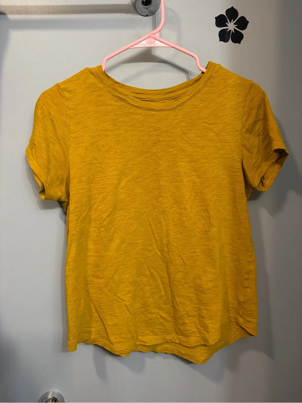 Old Navy Mustard Short Sleeve Crewneck Tee